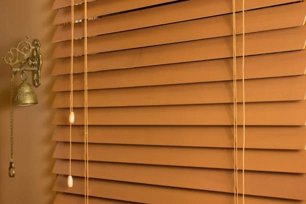 venetian-blinds